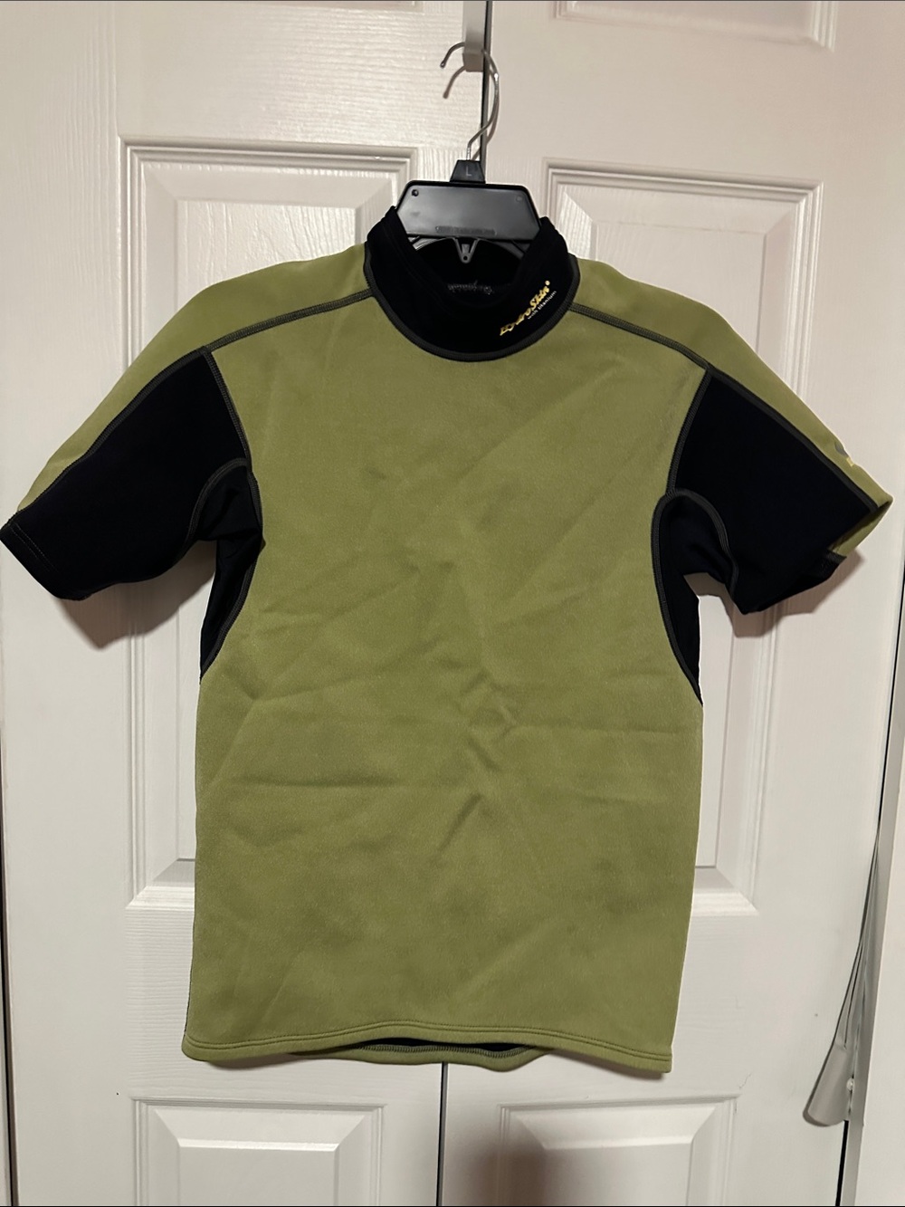 Hydroskin Short-Sleeve Rash Guard in Olive Green and Black - with Titanium